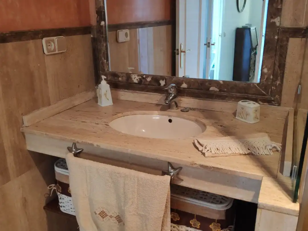 Flat for rent in Calle Virgen de la Oliva, 7, Barrio de los Remedios Bathroom of Flat for rent in Sevilla Capital with Air Conditioner and Balcony