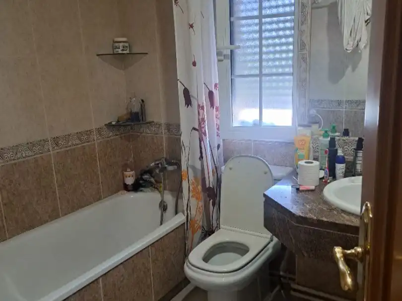 Badezimmer von Wohnung zum Verkauf in Socuéllamos mit Balkon