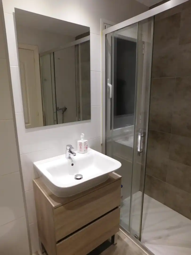 Baño de Piso de alquiler en Zaragoza con Aire acondicionado, Calefacción y Parquet