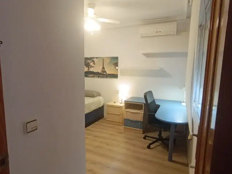 Schlafzimmer von Wohnung zur untervermieten in Murcia mit Klimaanlage, Heizung und Parkett