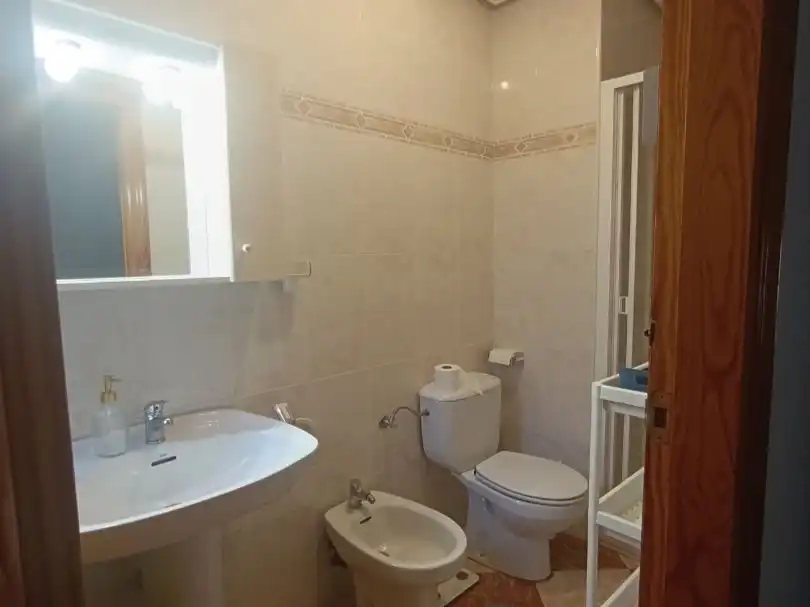 Badezimmer von Wohnung zur untervermieten in Murcia mit Klimaanlage, Heizung und Parkett