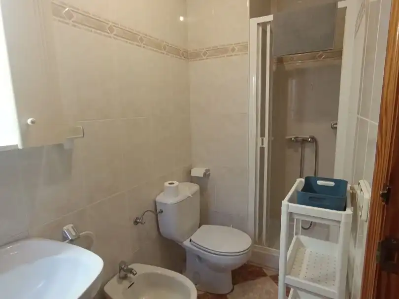 Badezimmer von Wohnung zur untervermieten in Murcia mit Klimaanlage, Heizung und Parkett