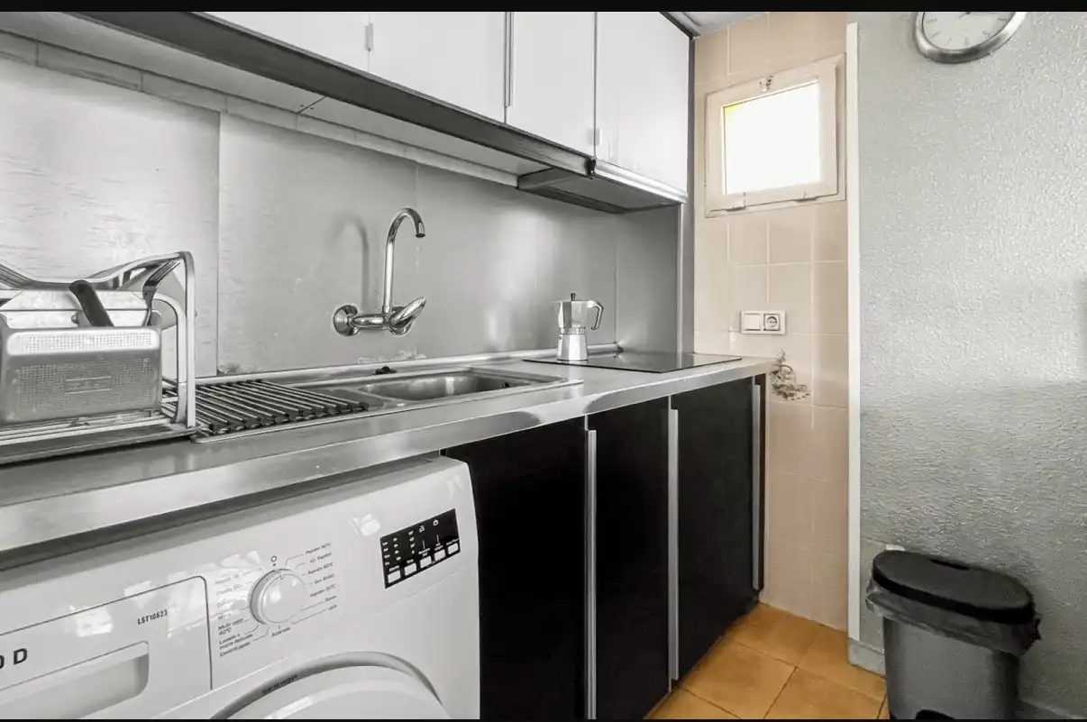 Küche von Wohnung zum Verkauf in Torrevieja mit Klimaanlage, Terrasse und Schwimmbad