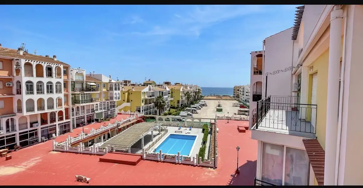 Außenansicht von Wohnung zum Verkauf in Torrevieja mit Klimaanlage, Terrasse und Schwimmbad