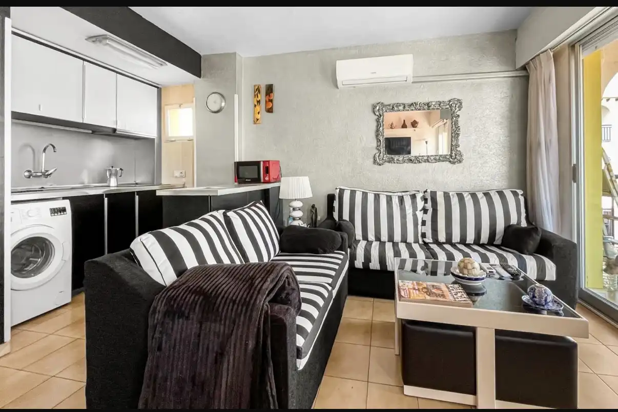Wohnzimmer von Wohnung zum Verkauf in Torrevieja mit Klimaanlage, Terrasse und Schwimmbad