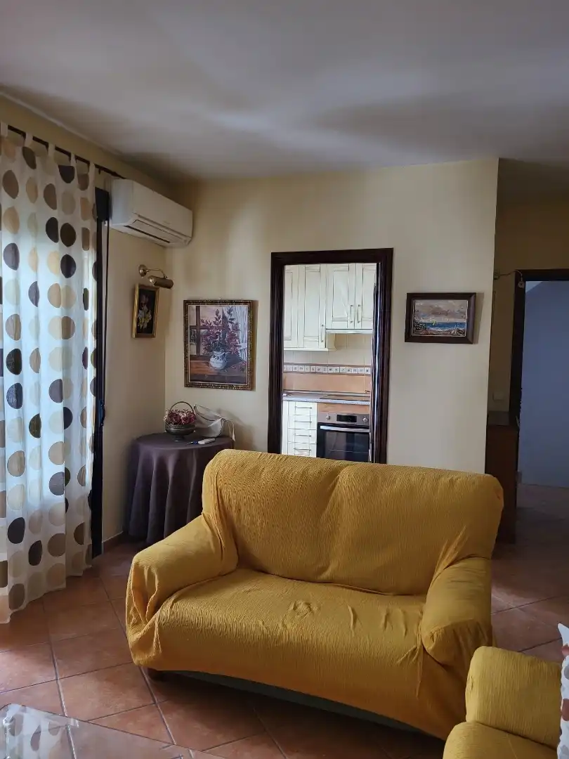 Piso de alquiler en Callejón Bodegones, 4, La Puebla de Montalbán Sala de estar de Piso de alquiler en La Puebla de Montalbán con Aire acondicionado y Balcón