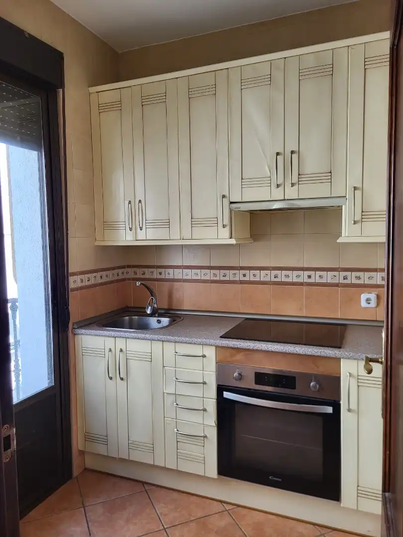 Piso de alquiler en Callejón Bodegones, 4, La Puebla de Montalbán Cocina de Piso de alquiler en La Puebla de Montalbán con Aire acondicionado y Balcón