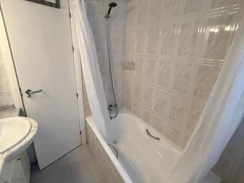 Baño de Piso de alquiler en Madrid con Aire acondicionado, Calefacción y Parquet