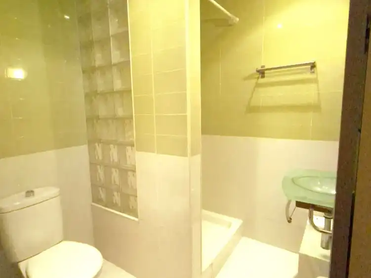 Bathroom of Flat for sale in  Madrid Capital  with Air Conditioner