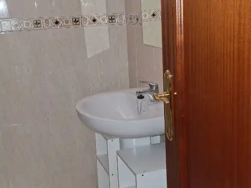 Casa adosada en venta en Sotillejo, 2, Güéjar Sierra Baño de Casa adosada en venta en Güéjar Sierra con Terraza y Balcón