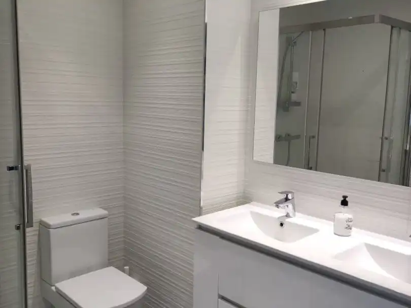 Bathroom of Flat for sale in Madrid  with Air Conditioner, Heating and Private garden