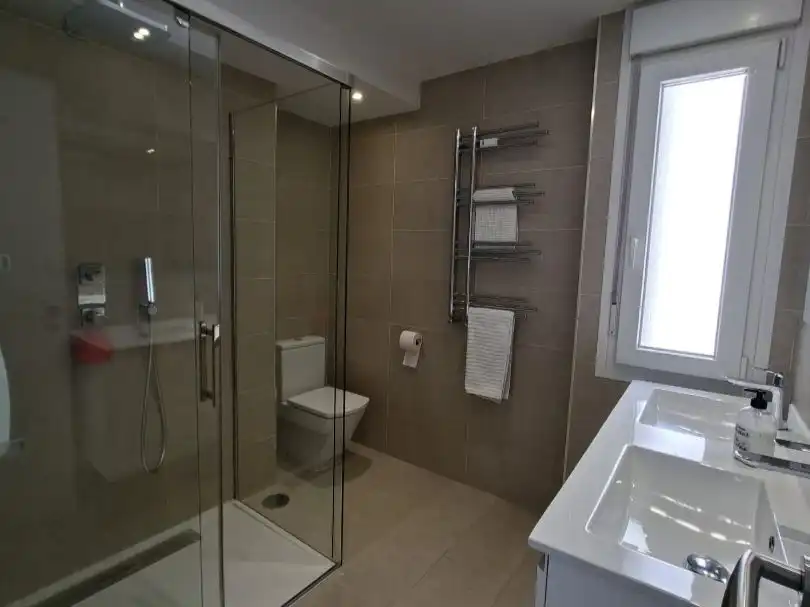 Bathroom of Flat for sale in Madrid  with Air Conditioner, Heating and Private garden