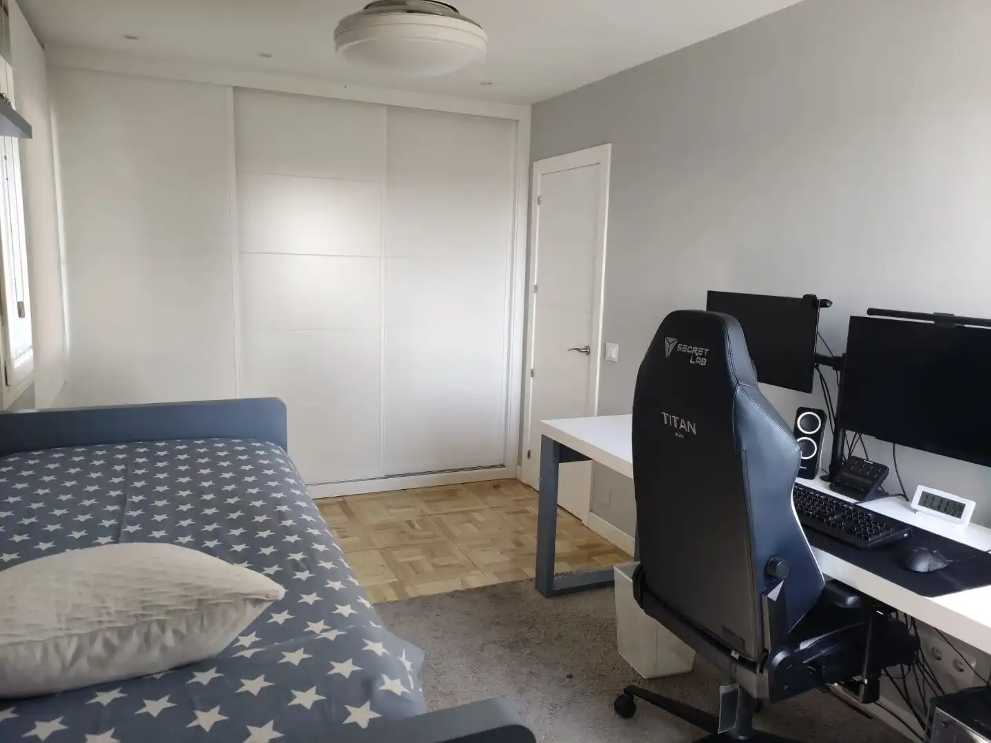 Bedroom of Flat for sale in Madrid  with Air Conditioner, Heating and Private garden