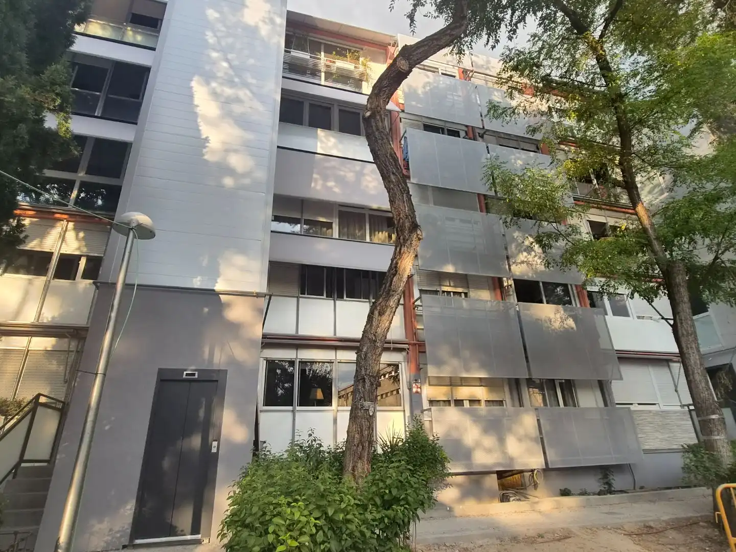 Außenansicht von Wohnung zum Verkauf in  Madrid Capital mit Klimaanlage und Terrasse