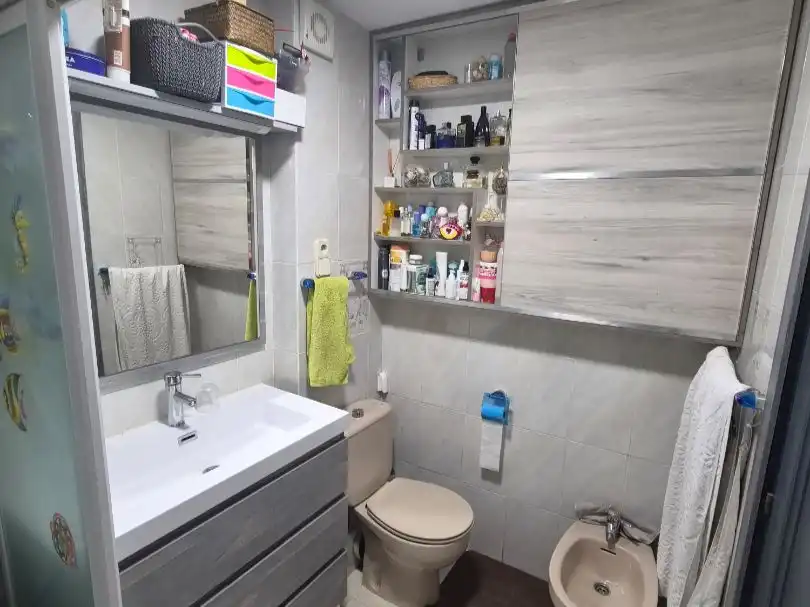 Badezimmer von Wohnung zum Verkauf in  Madrid Capital mit Klimaanlage und Terrasse