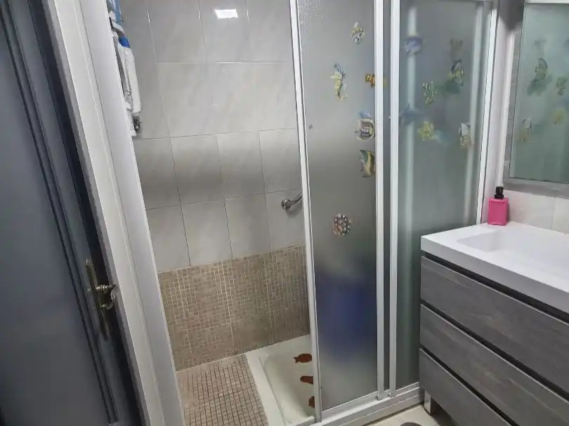 Badezimmer von Wohnung zum Verkauf in  Madrid Capital mit Klimaanlage und Terrasse