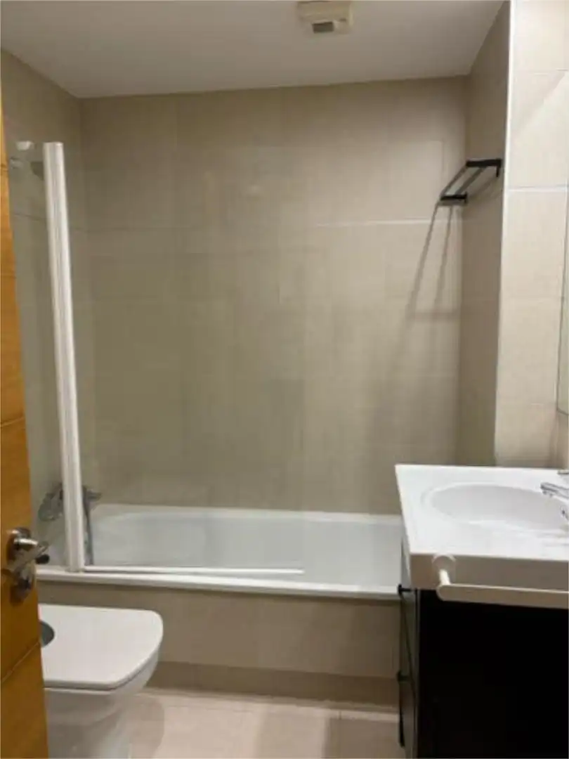 Baño de Piso de alquiler en Valladolid con Calefacción, Jardín privado y Trastero