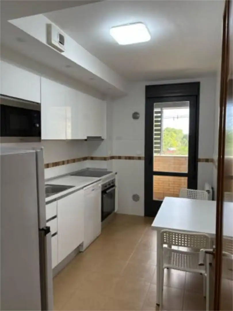 Cocina de Piso de alquiler en Valladolid con Calefacción, Jardín privado y Trastero