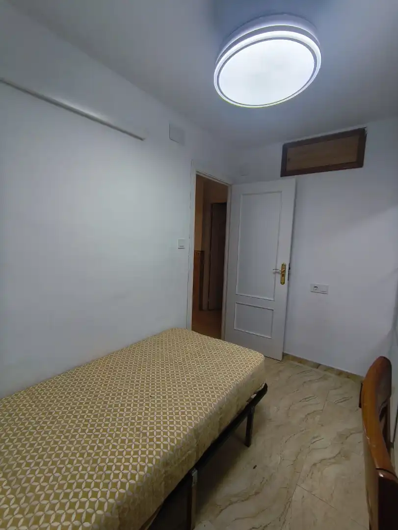 Bedroom of Flat for rent in Sevilla  with Air Conditioner, Heating and Terrace