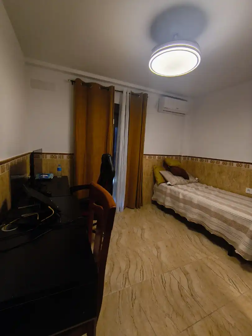 Bedroom of Flat for rent in Sevilla  with Air Conditioner, Heating and Terrace