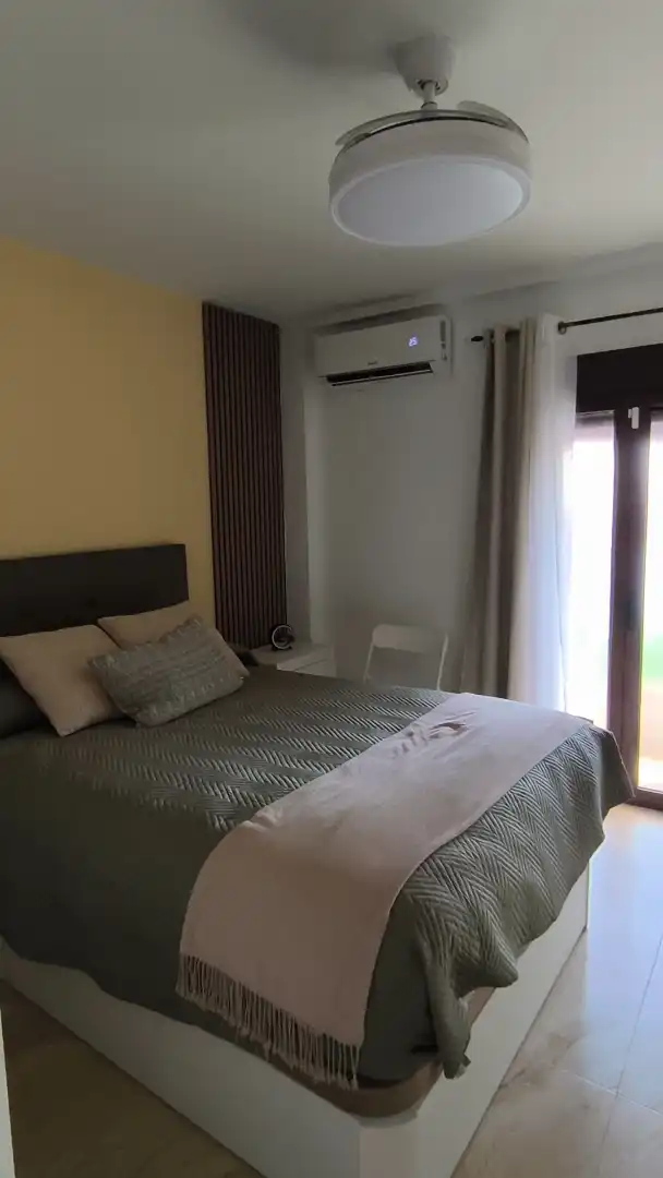 Bedroom of Flat for rent in Sevilla  with Air Conditioner, Heating and Terrace