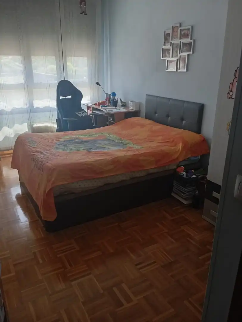 Habitación de Piso en venta en Gijón  con Calefacción, Parquet y Trastero