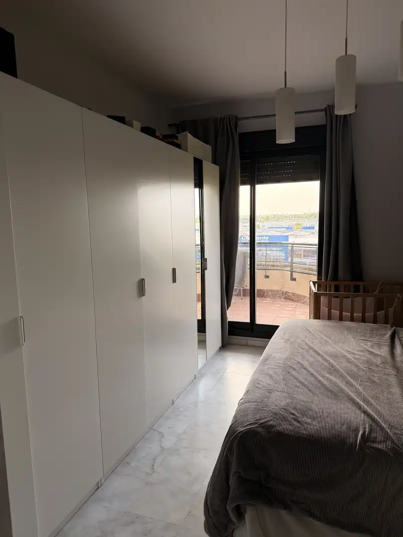 Dormitori de Pis en venda en Mairena del Aljarafe amb Aire condicionat, Terrassa i Piscina