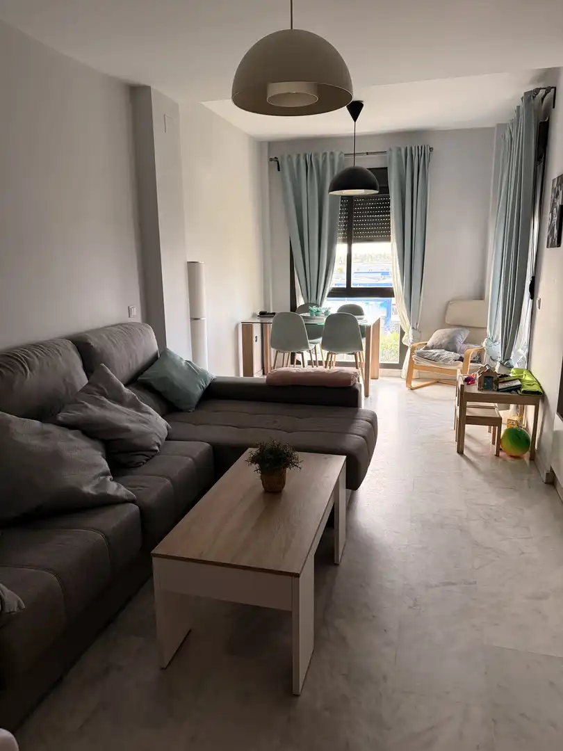 Sala d'estar de Pis en venda en Mairena del Aljarafe amb Aire condicionat, Terrassa i Piscina