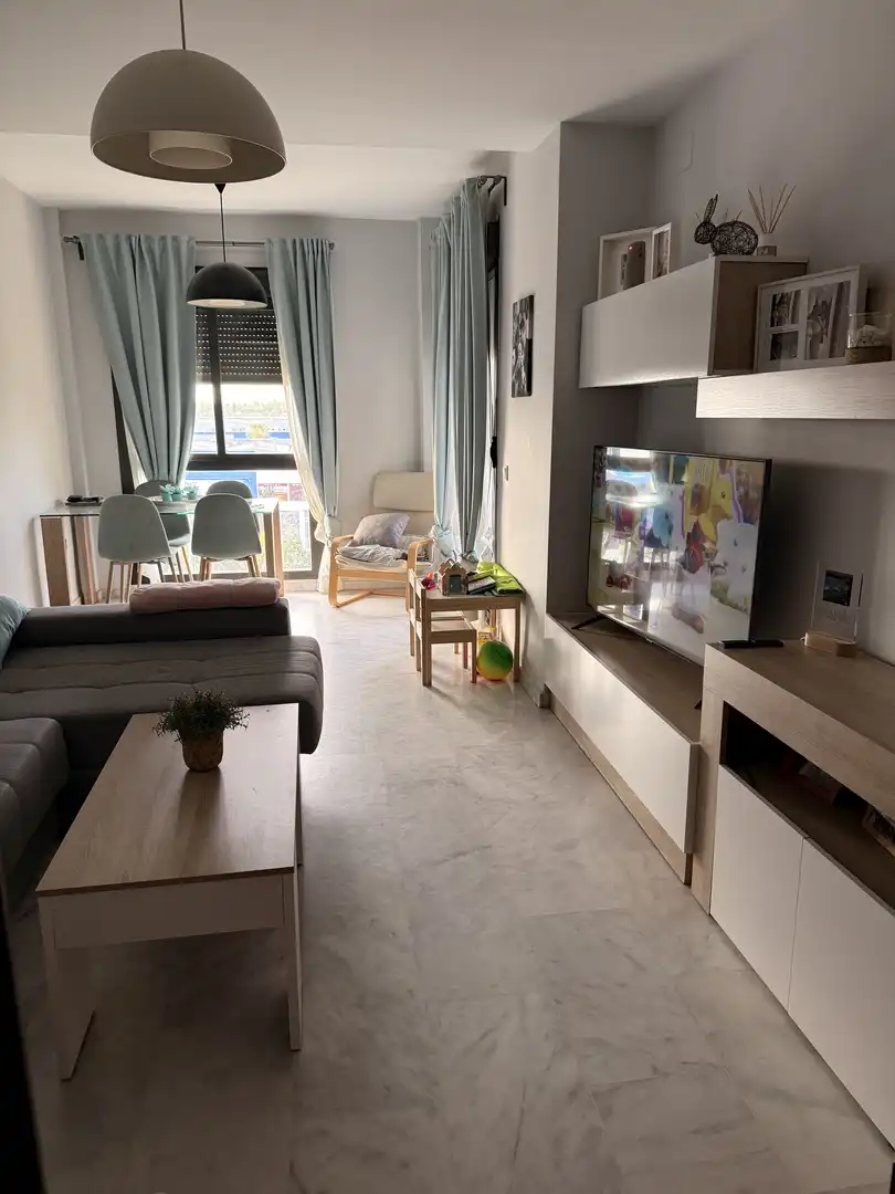 Sala d'estar de Pis en venda en Mairena del Aljarafe amb Aire condicionat, Terrassa i Piscina