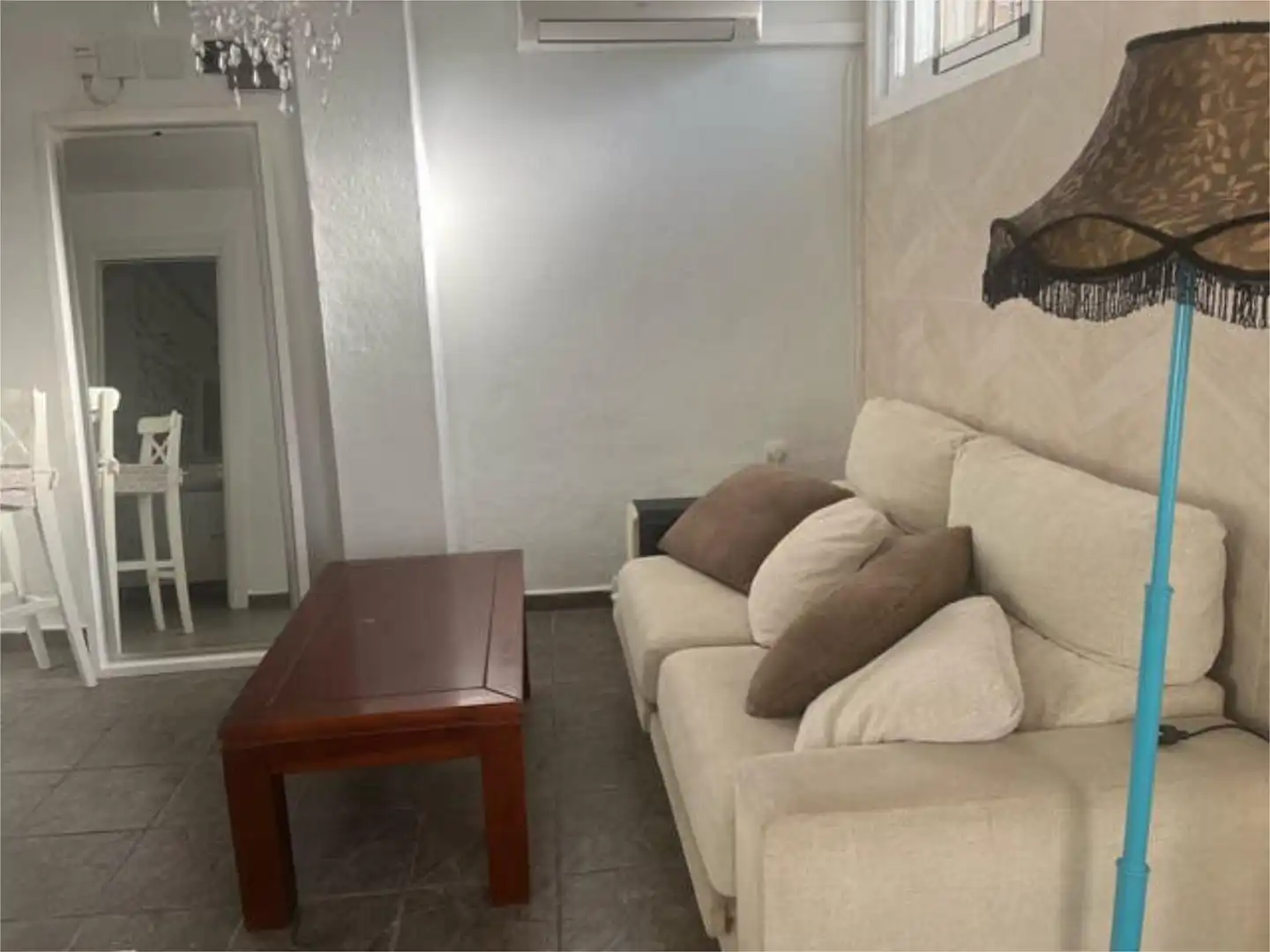 Loft de alquiler en San Alberto - La Alcubilla - Florisol Sala de estar de Loft de alquiler en Málaga con Amueblado