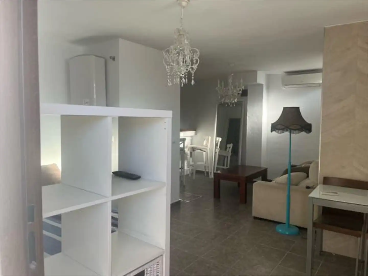 Loft de alquiler en San Alberto - La Alcubilla - Florisol Sala de estar de Loft de alquiler en Málaga con Amueblado
