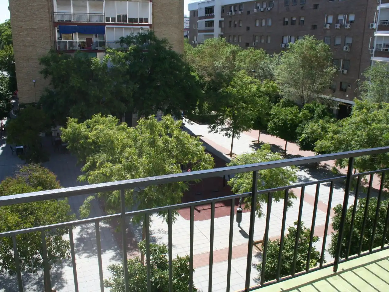 Pis de lloguer a Calle Granate, 10, El Torrejón - El Cerezo Terrassa de Pis de lloguer en Sevilla amb Aire condicionat, Calefacció i Terrassa