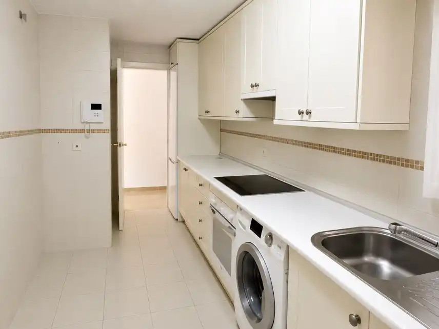 Flat for rent in Calle Kandinsky, 1, El Tejar - Hacienda Bizcochero Kitchen of Flat for rent in Málaga with Air Conditioner, Heating and Terrace