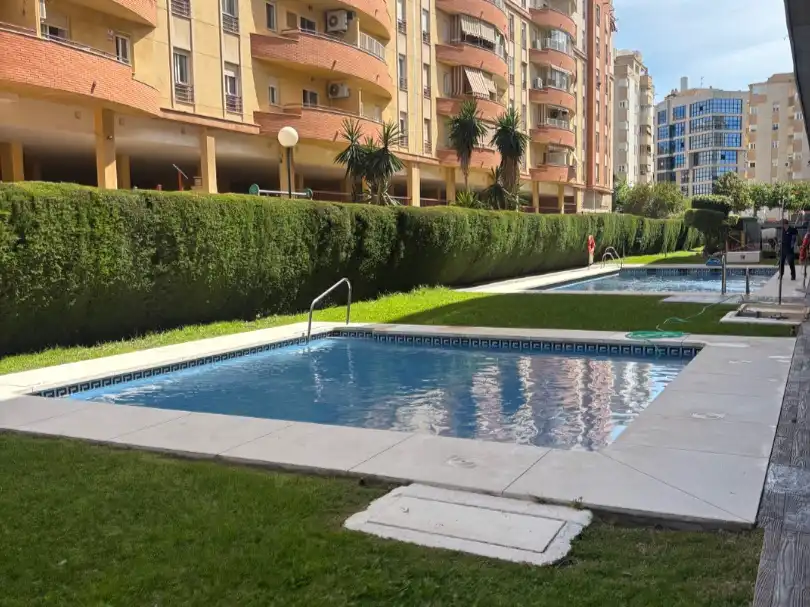 Flat for rent in Calle Kandinsky, 1, El Tejar - Hacienda Bizcochero Swimming pool of Flat for rent in Málaga with Air Conditioner, Heating and Terrace