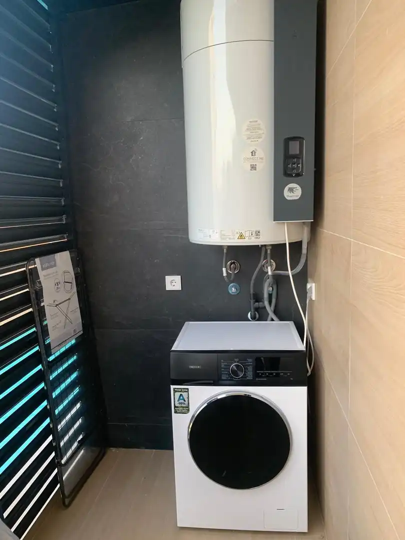 Flat for rent in Avenida de la Marina Española, 26, La Flota Bathroom of Flat for rent in Murcia with Air Conditioner, Heating and Private garden