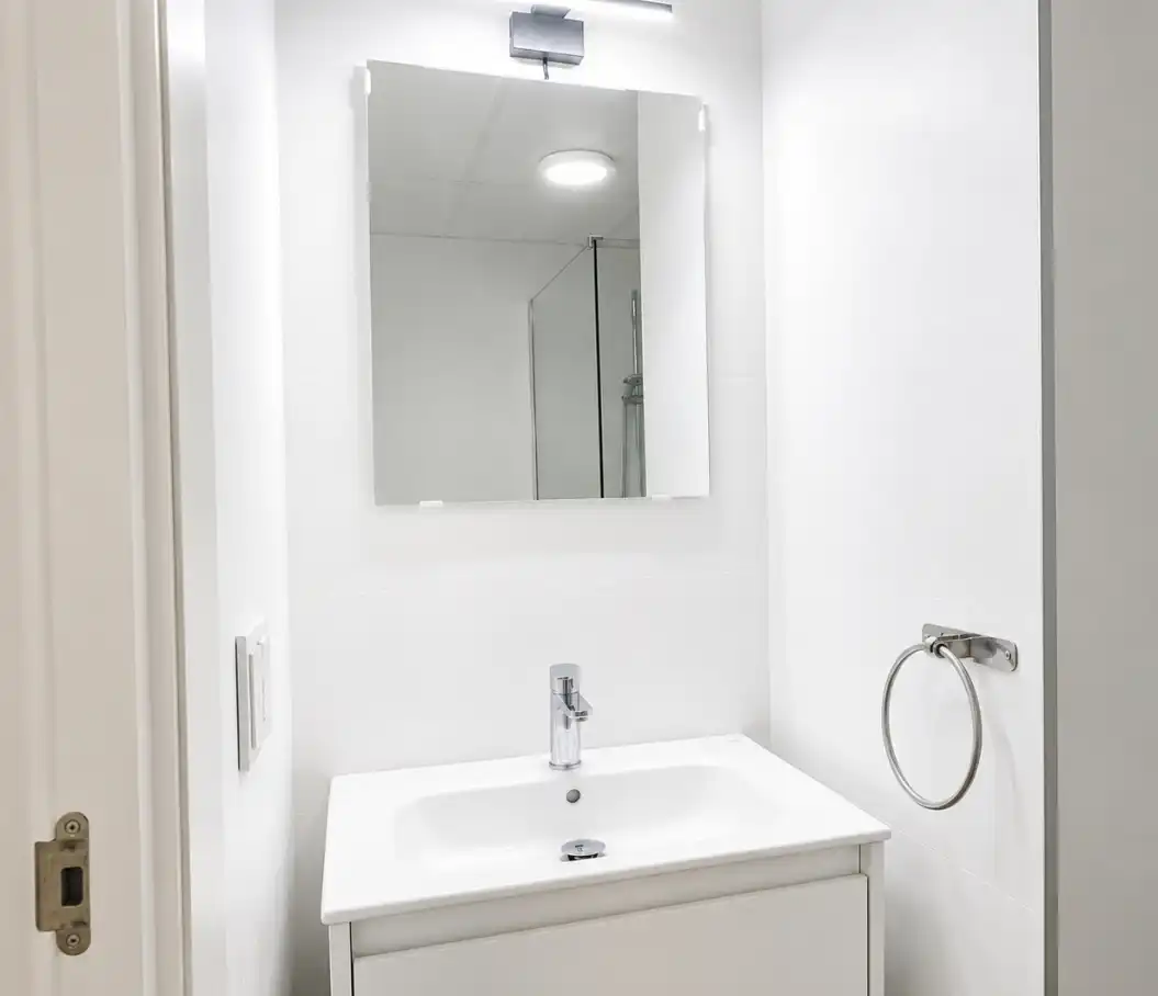 Flat for rent in Avenida de la Marina Española, 26, La Flota Bathroom of Flat for rent in Murcia with Air Conditioner, Heating and Private garden