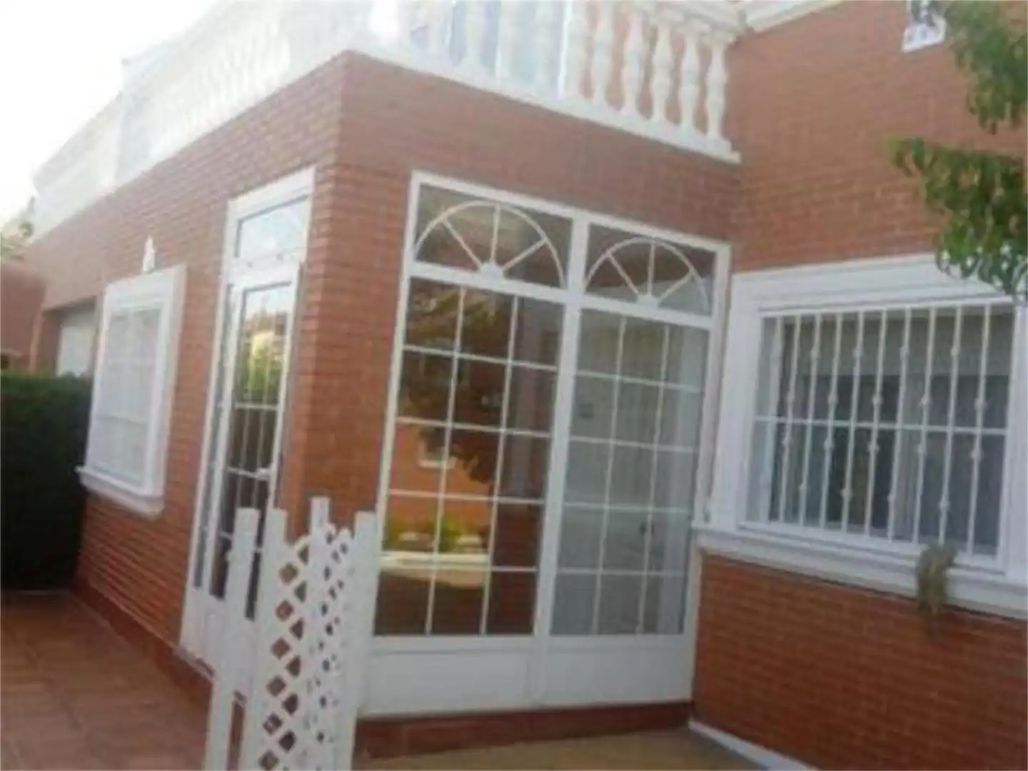 Vista exterior de Casa adosada de alquiler en Villanueva de la Torre con Calefacción, Jardín privado y Terraza