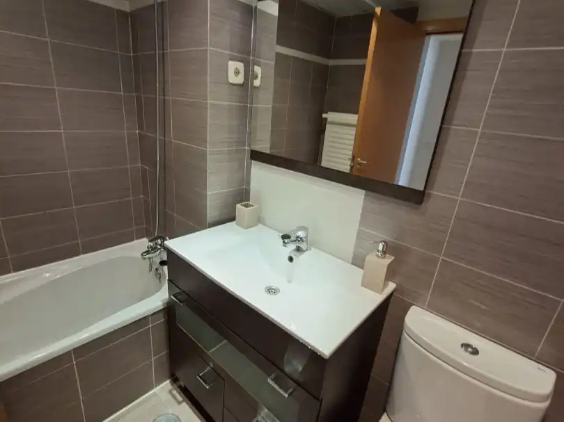 Baño de Piso de alquiler en Leganés con Aire acondicionado, Terraza y Piscina
