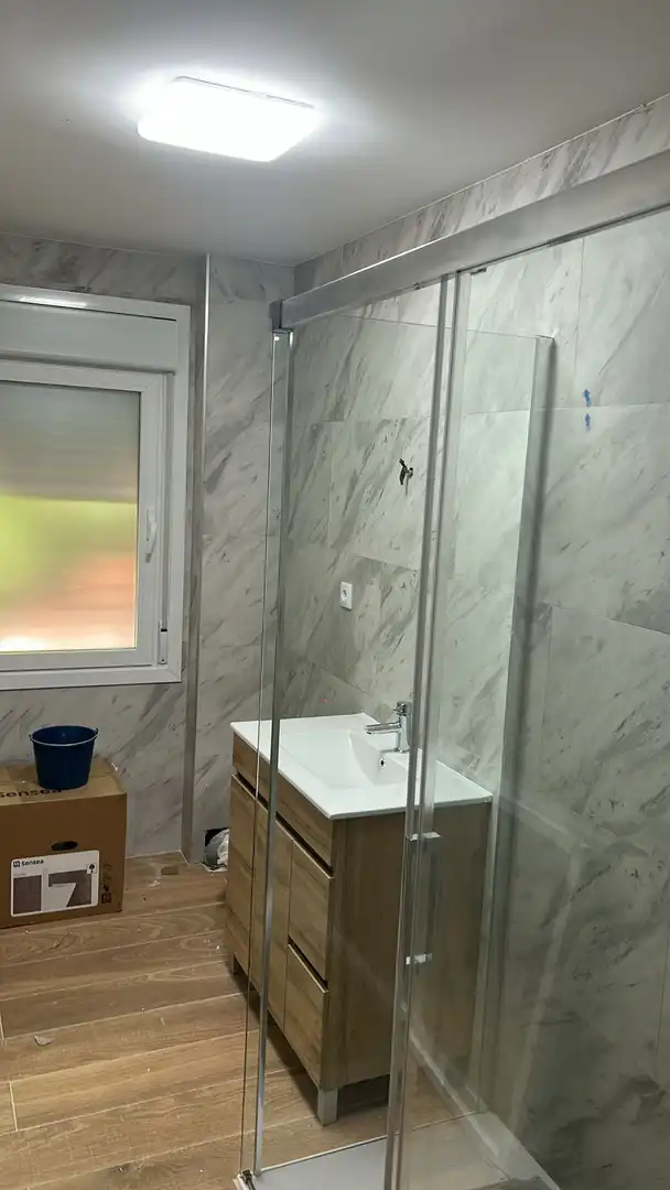 Zimmer in Calle Valencia, 1, La Morería Badezimmer von Wohnung zur untervermieten in Ciudad Real mit Klimaanlage, Heizung und Parkett