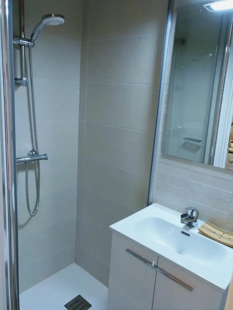 Baño de Piso en venta en  Madrid Capital con Aire acondicionado