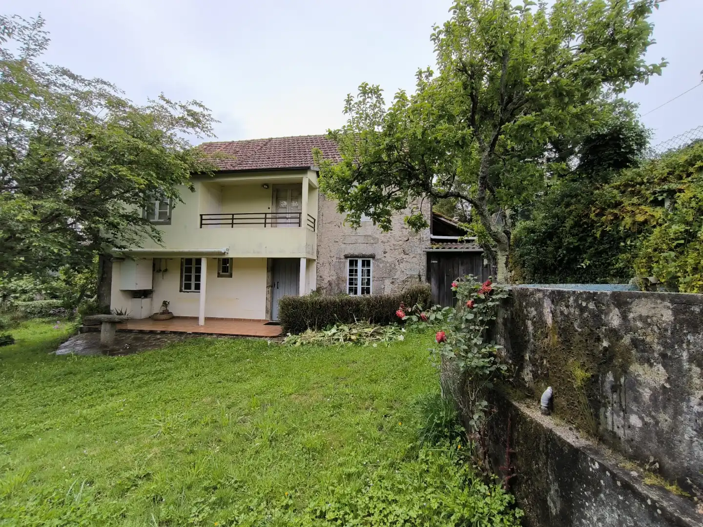 Casa o xalet en venda a Avenida Santiago, 116, A Estrada Vista exterior de Casa o xalet en venda en A Estrada amb Calefacció, Jardí privat i Parquet