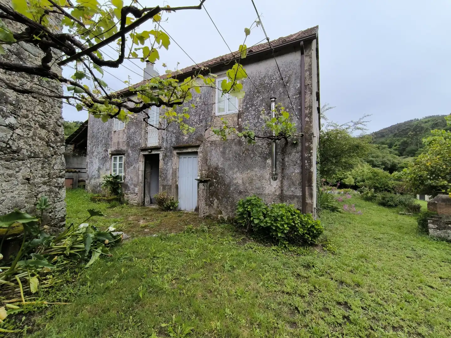 Casa o xalet en venda a Avenida Santiago, 116, A Estrada Vista exterior de Casa o xalet en venda en A Estrada amb Calefacció, Jardí privat i Parquet
