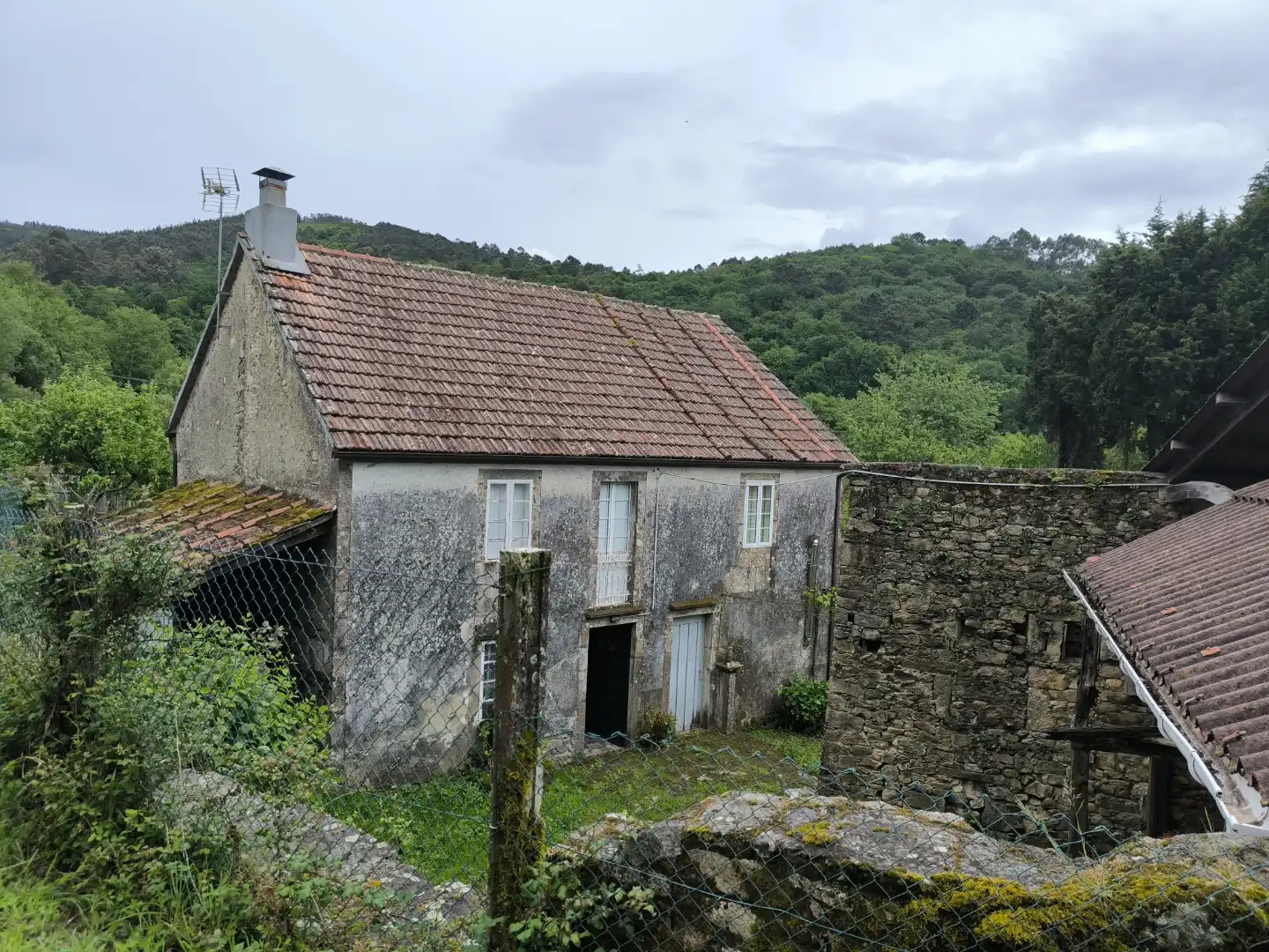 Casa o xalet en venda a Avenida Santiago, 116, A Estrada Vista exterior de Casa o xalet en venda en A Estrada amb Calefacció, Jardí privat i Parquet