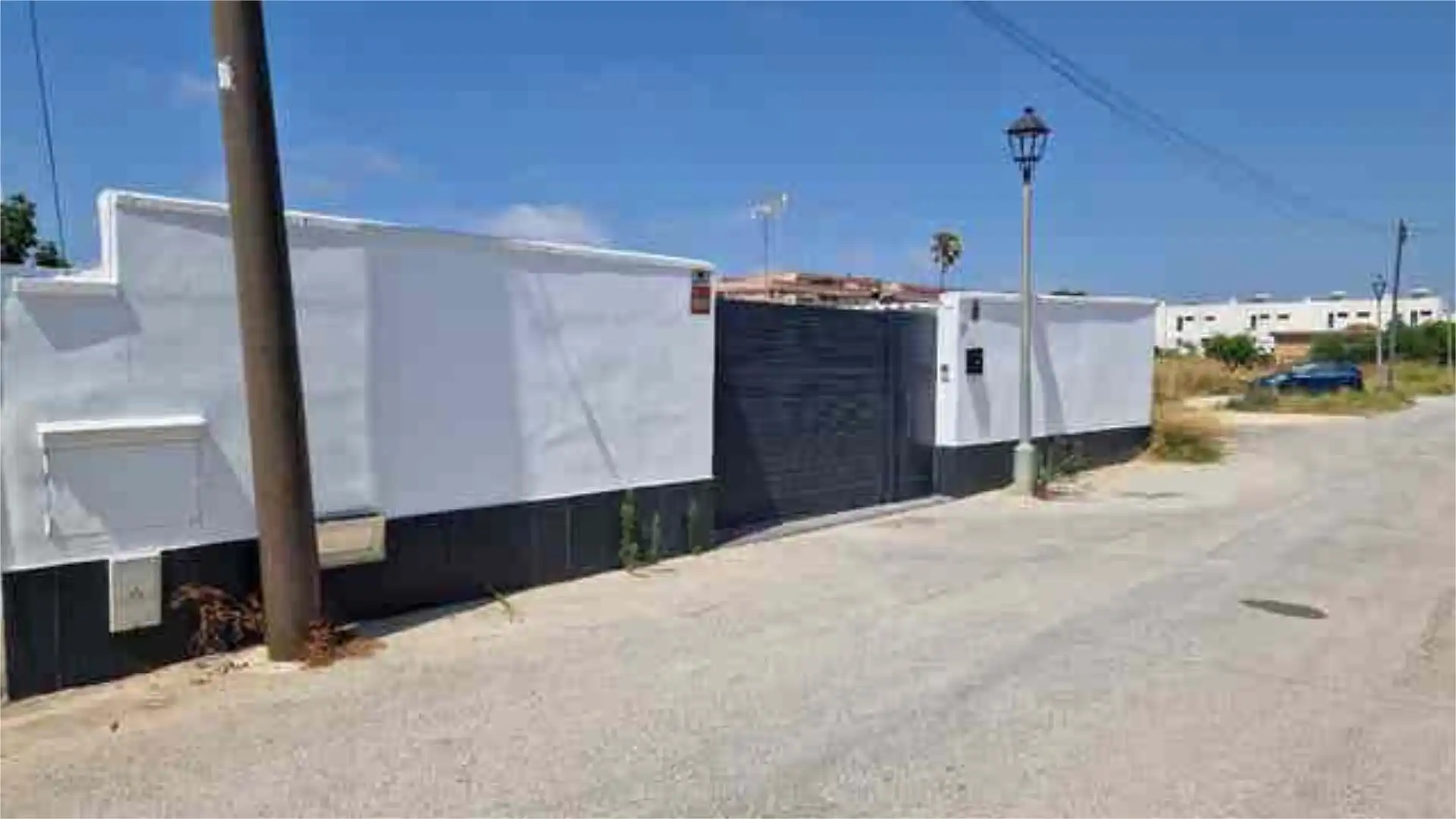 Außenansicht von Einfamilien-Reihenhaus zum Verkauf in El Puerto de Santa María mit Schwimmbad
