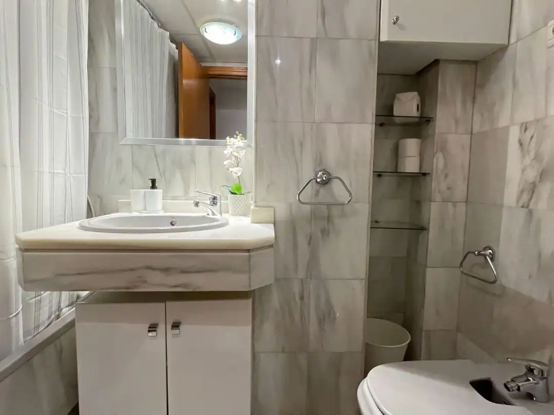 Flat for rent in Calle Jumilla, 16, El Carmen Bathroom of Flat for rent in Murcia with Air Conditioner, Heating and Parquet flooring