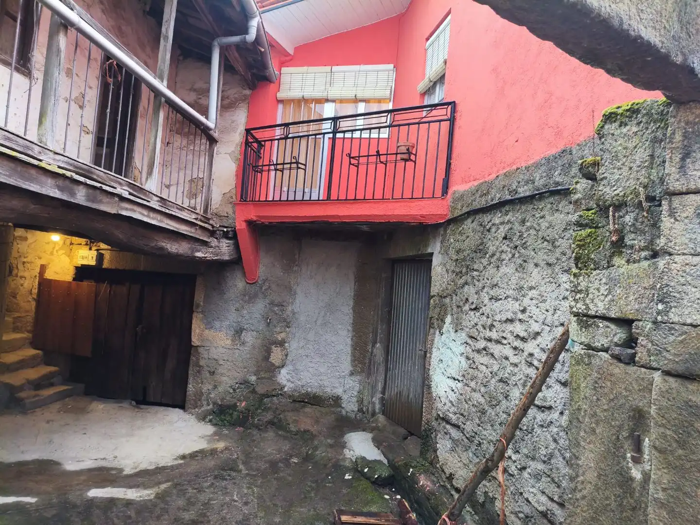 Vista exterior de Finca rústica en venda en Vilardevós amb Moblat i Balcó
