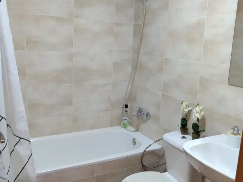 Piso de alquiler en Carrer del General Cucala, 53, Alcalà de Xivert pueblo Baño de Piso de alquiler en Alcalà de Xivert con Piscina, Amueblado y Balcón