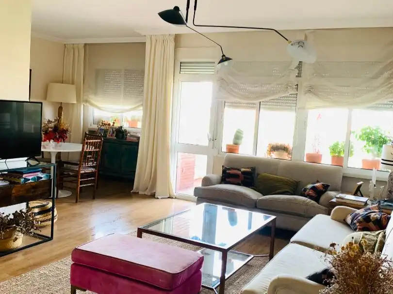 Flat for rent in Avenida de la Reina Mercedes, 19, Sector Sur - La Palmera - Reina Mercedes Living room of Flat for rent in Sevilla with Air Conditioner, Heating and Terrace
