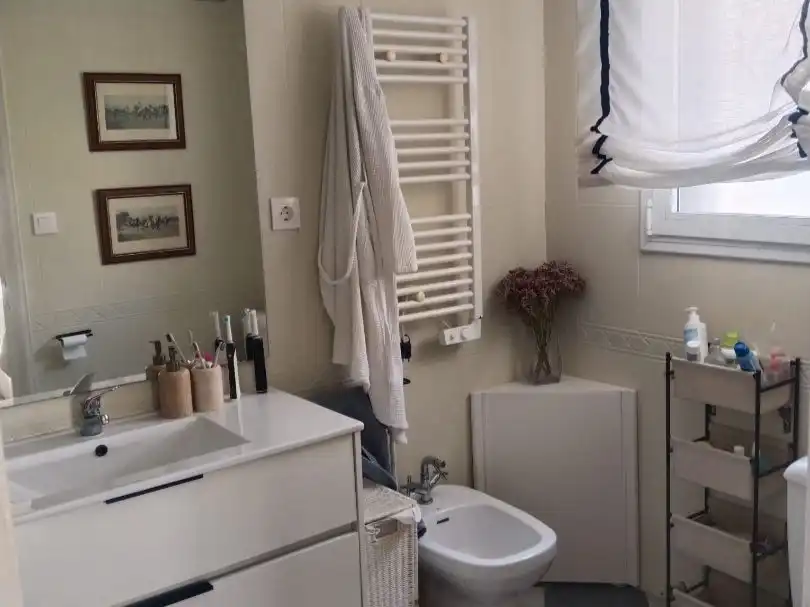 Flat for rent in Avenida de la Reina Mercedes, 19, Sector Sur - La Palmera - Reina Mercedes Bathroom of Flat for rent in Sevilla with Air Conditioner, Heating and Terrace