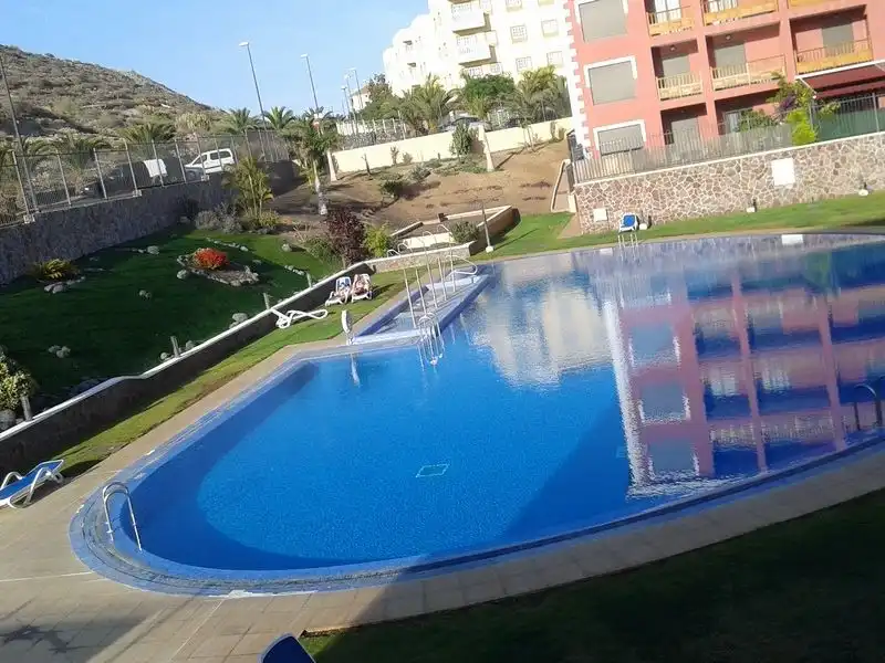 Schwimmbecken von Dachboden zur Miete in Arona mit Privatgarten, Terrasse und Abstellraum